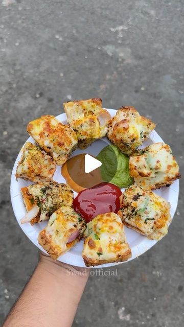 Gaurav Wasan on Instagram: "6 sauces wala Paneer Tikka popcorn sandwich 🥪 Will you try this 😍
.
📍Wow Sandwich, South Ex, Part 1, New Delhi
.
#reels #reelsinstagram #reelkarofeelkaro #explorepage #trending #viral #streetfood #food #sandwich g" Delhi Reels, Paneer Sandwich Recipe, Paneer Sandwich, Paneer Tikka, Vegetarian Snacks Recipes, Recipe Simple, Vegetarian Snacks, Sandwich Recipe, Snacks Recipes