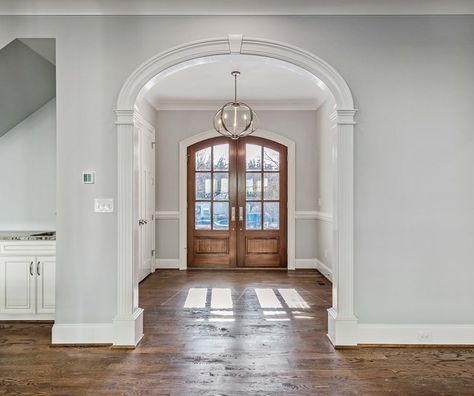 Elliptical Foyer Arched Opening in modern farmhouse setting. Six foot wide arched opening. Model A style. Arch Window Curtains, Doorway Arches, Trim Work Ideas, Archway Molding, Doorway Trim, Archways In Homes, Archway Decor, Arched Opening, Porter House