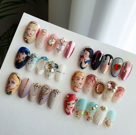 Disney Princess Inspired Nails, Disney Nail Designs Princesses, Princess Nail Designs, Disney Princess Nail Art, Shimmery Nails, Nail Cartoon, Princess Nail Art, Disney Princess Nails, Gold Gel Nails