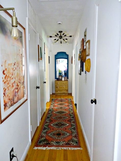 boho eclectic hallway Long Narrow Hallway Ideas, Eclectic Hallway, Narrow Hallway Decor, Art Deco Style Interior, Narrow Hallway Ideas, Narrow Entryway, Narrow Hallway Decorating, Hallway Designs, Foyer Decorating