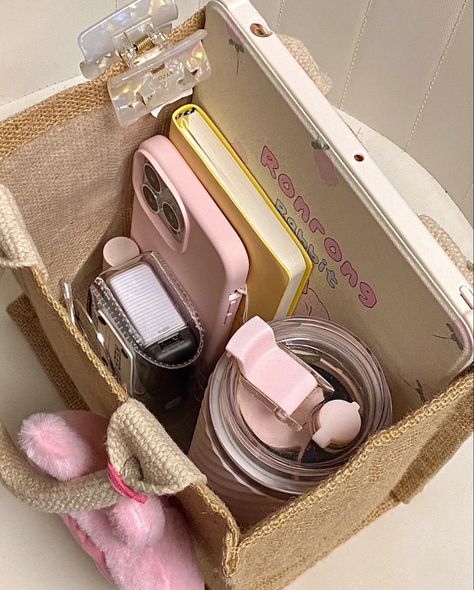 Uni Bag Aesthetic, Pink Backpack Aesthetic, Uni Bag Essentials, School Essentials Aesthetic, Bag Essentials School, Muji Fashion, Cute Pink Backpack, Matching Backpacks, Muji Aesthetic