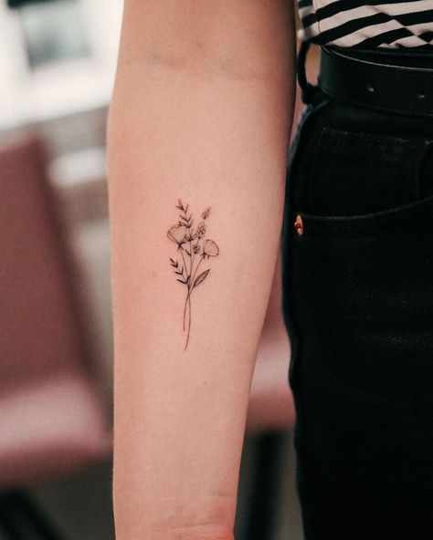 Single Floral Tattoo, Single Needle Tattoo Flower, Minimal Wildflower Tattoo, Delicate Flower Bouquet Tattoo, Single Needle Flower Tattoo, Single Wildflower Tattoo, Tiny Wildflower Tattoo, Small Fine Line Flower Tattoo, Single Needle Tattoo Ideas Women