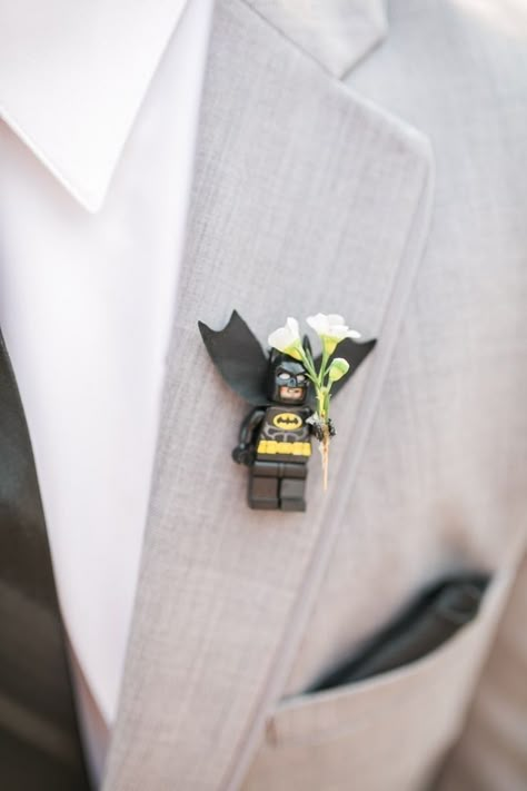 Lego Boutonniere, Batman Wedding, Button Holes Wedding, Groom Looks, Future Wedding Plans, Cute Wedding Ideas, Lego Batman, Cute Wedding, Wedding Vibes