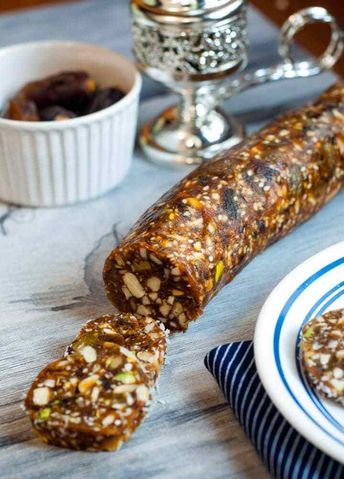 Recipes Dates, Date Roll, Iftar Ideas, Preworkout Snack, Iftar Recipes, Healthy Bars, Date Recipes, Desserts Vegan, Roll Recipe