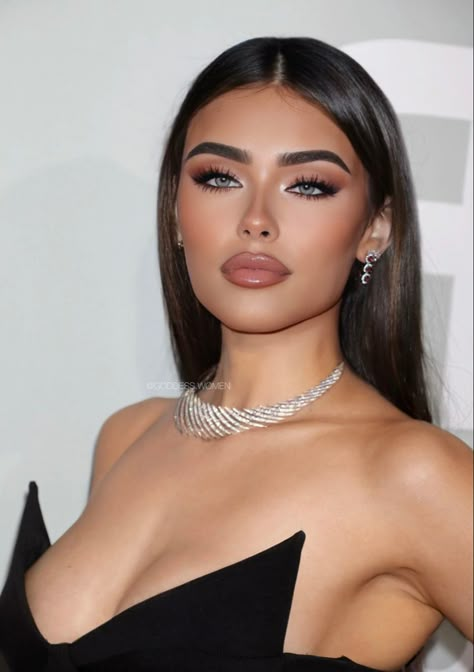 Madison Beer Makeup, Goddess Women, Prom Eye Makeup, High Fashion Makeup, Formal Makeup, Event Makeup, Makeup Artist Tips, Hot Makeup, Glam Makeup Look