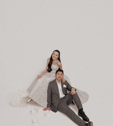 City Prewedding, Prewed Studio, Korea Prewedding Photoshoot, Korean Prewedding Studio, Indoor Prewedding Concept, Studio Prewedding Photo Ideas, Prewedding Ideas Indoor, Prewedding Studio, Pre Wedding Photoshoot Theme