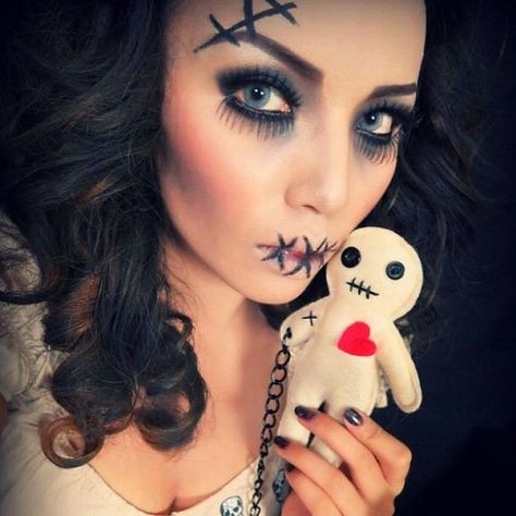 Voodoo Doll Makeup makeup costume halloween halloween party halloween ideas halloween costume Rag Doll Makeup, Voodoo Doll Makeup, Voodoo Doll Costume, Doll Makeup Halloween, Party Eye Makeup, Makeup Doll, Halloween Chic, Cool Halloween Makeup, Makeup Easy