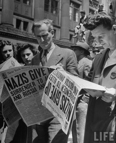 People reading the New York World-Telegram newspaper at a news stand in Times Square, by Andreas Feininger, May 7 1945 Victory In Europe Day, People Reading, Ww2 History, History Channel, History Photos, German Army, History Lessons, Life Magazine, World History