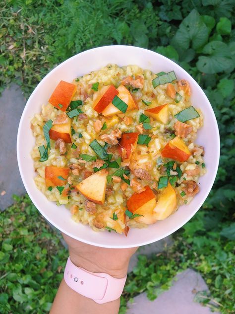 Peach Risotto, Peach Dinner Recipes, Peach Lunch, Peach Dinner, Summer Risotto, Peach Rice, Steak And Rice, Roasted Walnuts, Rice Dinner