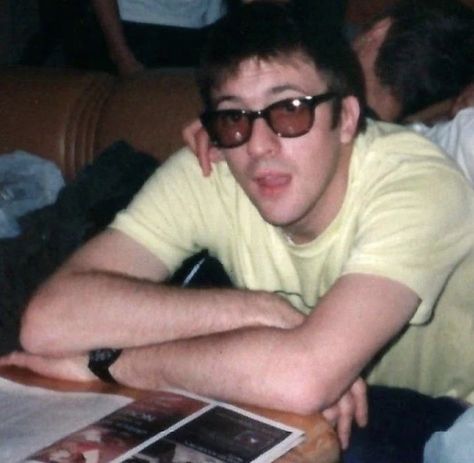 Graham Coxon Selfies, Graham Coxon, Silly Bands, Activities For Girls, Damon Albarn, Liam Gallagher, London Love, Gorillaz, White Boys