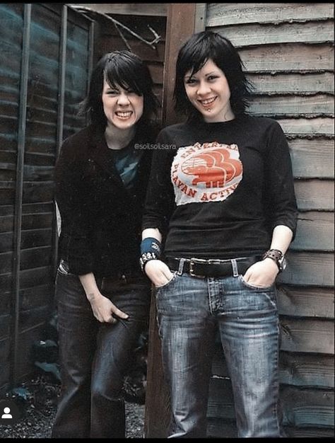 Teagan And Sara, Tegan And Sara, Perfect Music, Effortless Outfit, Emo Outfits, Other Outfits, Date Outfits, Fitness Inspo, Girls Night