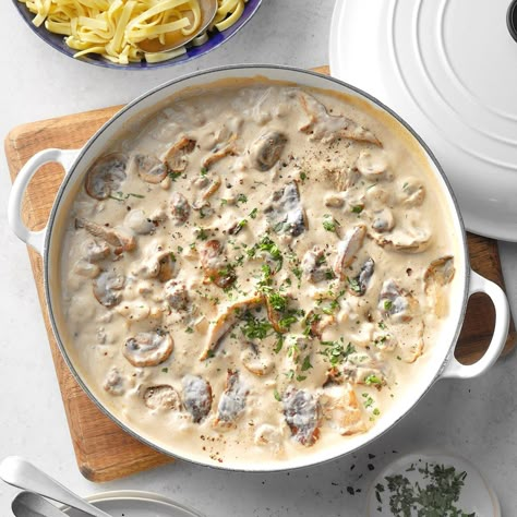 Easy Ground Beef Stroganoff, Hamburger Stroganoff, Ground Beef Stroganoff, Easy Ground Beef, Stroganoff Recipe, Turkey Burger, Beef Stroganoff, Beef Dishes, Stuffed Sweet Peppers