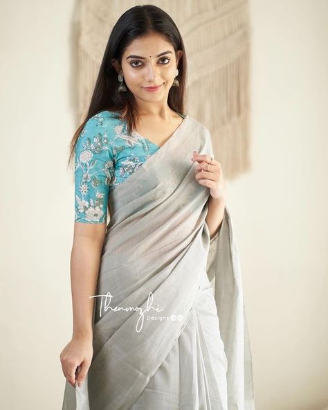 Handloom Cotton Saree, Cotton Saree Blouse Designs, Cotton Saree Blouse, Grey Saree, Long Gown Design, Fashionable Saree Blouse Designs, Cutwork Blouse Designs, Crepe Saree, Ladies Blouse Designs