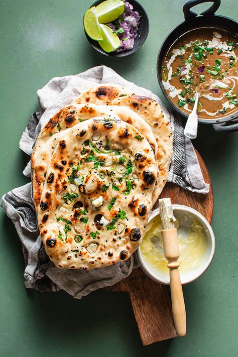 No Yeast Whole Wheat Garlic Naan - Binjal's VEG Kitchen Naan Photography, Garlic Naan Bread Recipe, Naan Roti, Tandoor Oven, Recipes With Naan Bread, Indian Flat Bread, Garlic Naan, Naan Recipe, Indian Bread