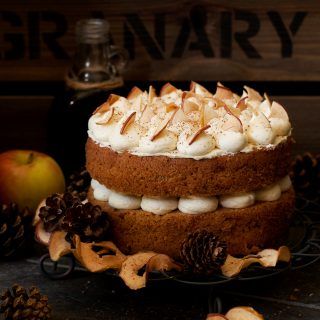 Cinnamon Apple Cake Cinnamon Apple Cake, Fall Desserts Apple, Nutella Ice Cream, Maple Buttercream, Fall Desserts Easy, Fall Cakes, Cinnamon Apple, Buttercream Recipe, Baking Tins