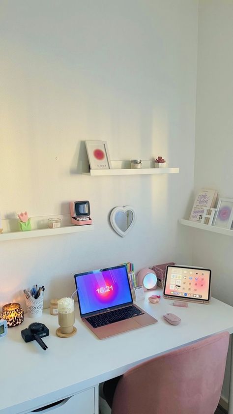 Vanity With No Mirror, Aesthetic Room Desk, Bedroom Desks, Uni Room, Desk Inspo, 17k Followers, College Room, Dekorasi Kamar Tidur, Pastel Room