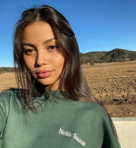 Fiona Barron on Instagram: "✨ I’ve been using Rms beauty oil every night since 2021 started and I wake up feeling hydrated and glowy @pildoranow" Wait For It Mariana Zapata, Diana Casillas, Luna And The Lie, Fiona Barron, All Rhodes Lead Here, Lukov With Love, The Lie, Rms Beauty, Beauty Oil