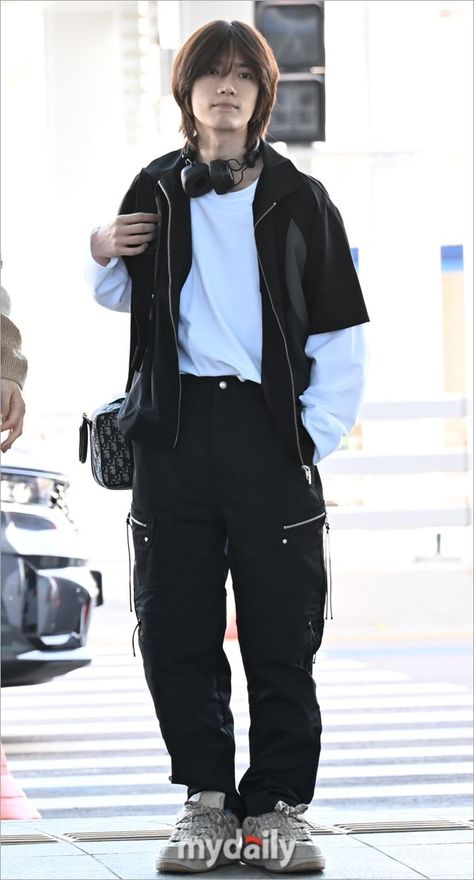 Beomgyu Airport, E Boy Outfits, Stray Kids Fashion, Airport Fashion Kpop, Masc Outfits, Trendy Boy Outfits, Txt Beomgyu, Baggy Clothes, Airport Fashion