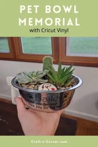 Memory Pet Ideas, Dog Memorial Display Ideas, Ideas For Pet Memorial, Dog Bowl Memorial Planter, Pet Memorial Diy Crafts, Dog Memorial Ideas Cricut, Dog Memorial Cricut, Pet Bowl Memorial, Cricut Dog Bowl