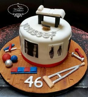 For 46 years Youssef , physiotherapist. His wife made ​​him the surprise of a cake in the theme of his profession … Cake For Physiotherapist, Physical Therapy Cake Ideas, Physical Therapy Cake, Physiotherapy Day, Doctor Graduation Cake, Ice Skating Cake, Cake Ideas Simple, Minion Cupcake Toppers, Medical Cake