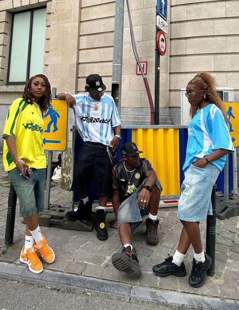 Street Wear Shoot Ideas, Street Wear Group Photoshoot, Streetwear City Photoshoot, Streetwear Campaign Shoot, Streetwear Film Photography, Chill Mood, Drippy Outfit, Baggy Clothes, Street Fashion Men Streetwear