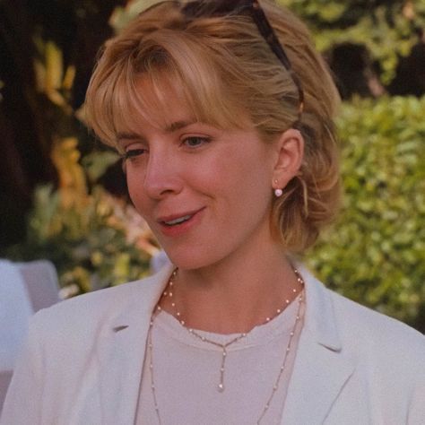 Princess Diana Hair, Natasha Richardson, The Parent Trap, Natural Curly Hair Cuts, Parent Trap, Elizabeth James, Hair Inspiration Short, Mom Hairstyles, Shot Hair Styles