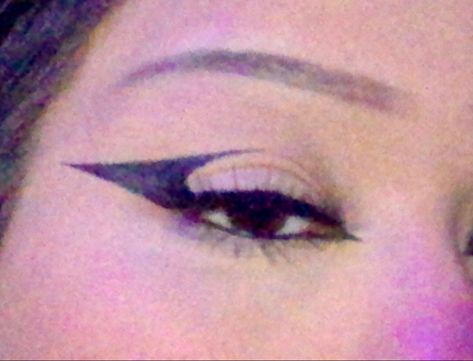 Tik Tok Eyeliner, Smoky Eye Makeup Tutorial, Eyeliner Designs, Punk Makeup, Alt Makeup, Graphic Eyeliner, Swag Makeup, Gothic Makeup, Dope Makeup