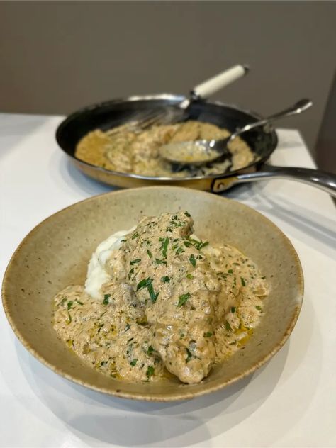 Creamy Boursin Chicken Jon Watts Recipes, Chicken Boursin, Boursin Chicken, Creamy Sauce, The Chicken, Chicken Dishes, The Star, Parsley, Chicken Recipes