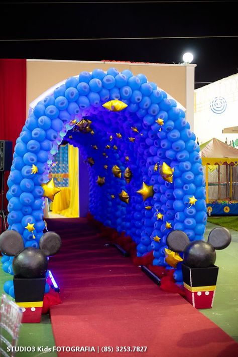 . Balloon Tunnel, Balloon Archway, Disney Party Decorations, Fiesta Mickey Mouse, Bday Party Kids, Minnie Birthday Party, Disney Theme Party, Balloon Arches, Barbie Theme