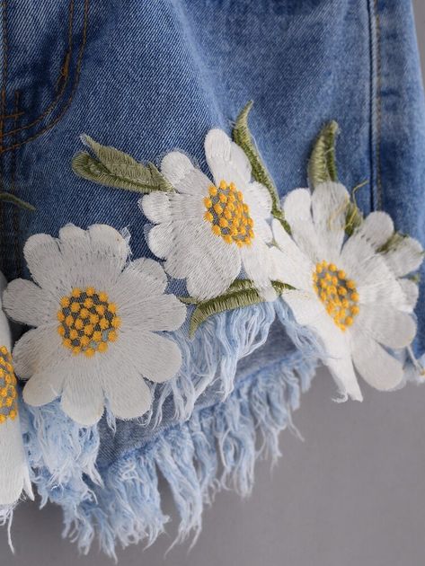 Thrift Flip Ideas, Denim Applique, Clothing Repair, Embellished Clothing, Denim Jeans Fashion, Upcycle Sewing, Repair Clothes, Thrift Flip, Women Shorts