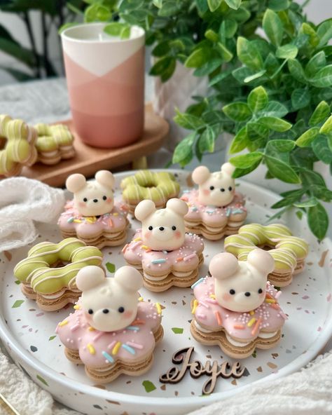 Baked by Joyce | 🍩🐻‍❄️Mochi Donut Macarons🐻‍❄️🍩 Happy Friday! Here are the still shots 📸 for your zoom in pleasure. 🔍 This macaron shape is one of my... | Instagram Japanese Macarons, Macaroons Design, Creative Macarons, Donut Macarons, Cute Macarons, Mochi Donut, Baby Shower Theme, Macaroons, Pretty Food