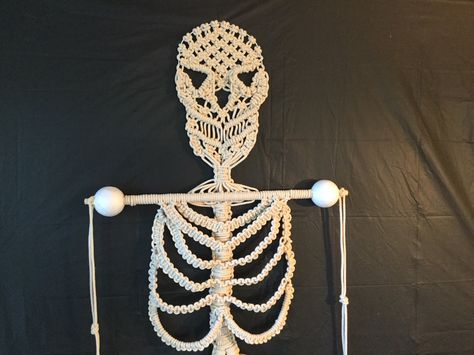 Step by step pattern to make this Macrame Skeleton hanging for inside or outside.Great prop for Halloween! Macrame Skeleton Pattern, Macrame Skeleton, Skeleton For Halloween, Halloween Knitting, Boo Board, Preppy Wallpapers, Macrame Bracelet Tutorial, Macrame Tutorials, Inkle Weaving