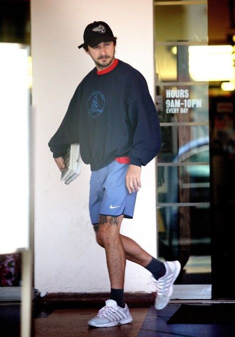 Shia Leboeuf, Shia Labeouf Style, Boyfriend Fashion, Normcore Fashion, Shia Labeouf, Mens Outfit Inspiration, Christina Hendricks, Streetwear Men Outfits, Scarlett Johansson