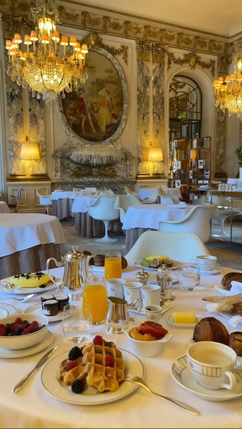 Le Meurice Paris, Baked Pastries, Home Spa Room, Paris Breakfast, Compound Wall Design, Parisian Lifestyle, Dream Venue, Luxury Food, Parisian Vibes