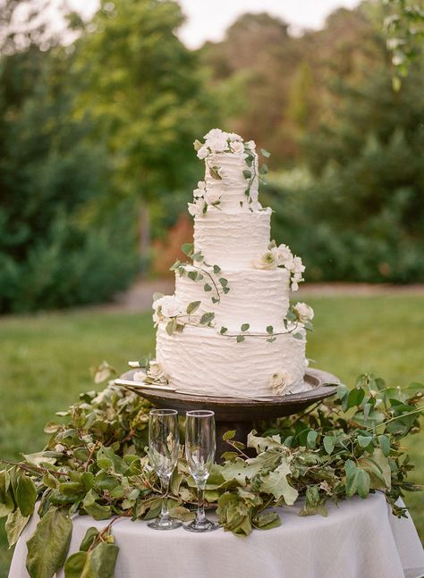 Outdoor Wedding Cake, Whimsical Wedding Cakes, Alfresco Wedding, San Francisco City Hall Elopement, Garden Wedding Cake, Enchanted Garden Wedding, Pretty Wedding Cakes, Forest Theme Wedding, City Hall Elopement