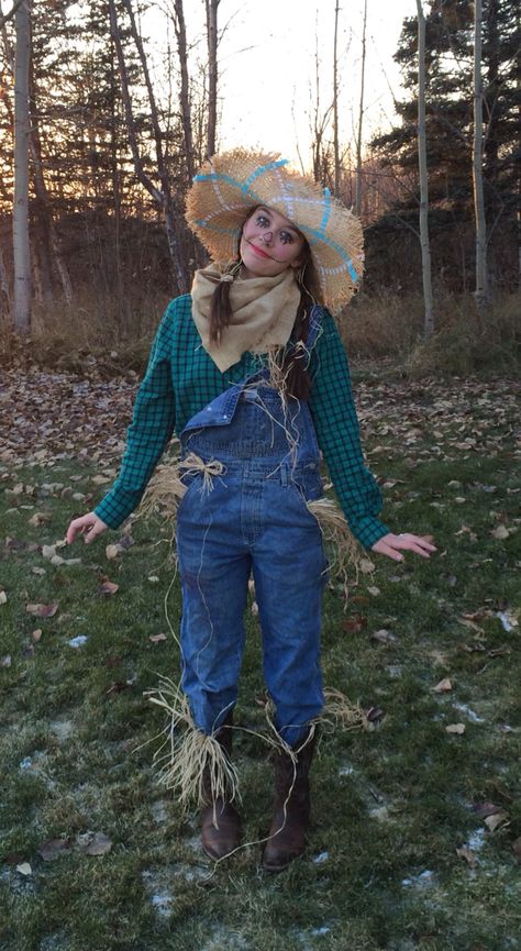 Scarecrow Costume Women, Diy Scarecrow Costume, Halloween Costumes You Can Make, Halloween Costumes Scarecrow, Make A Scarecrow, Easy Halloween Makeup, Scarecrow Hat, Crow Costume, Diy Scarecrow