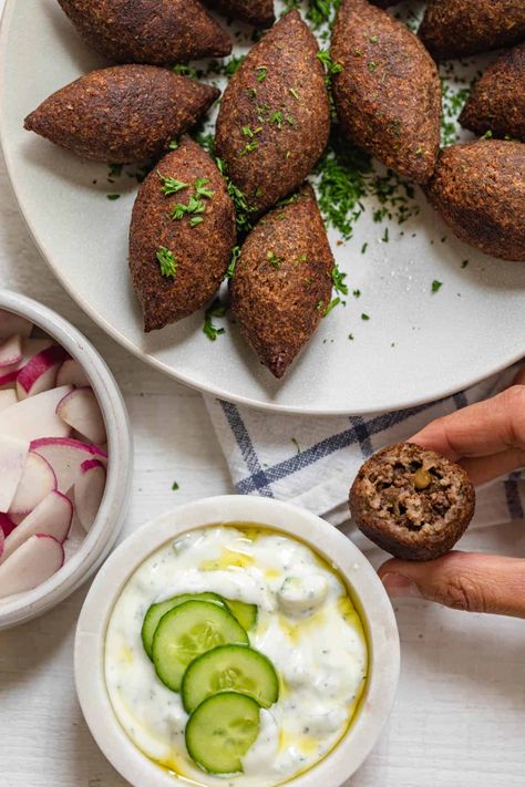 Lebanese Food Photography, Lebanese Appetizers, Vegetable Beef Soup Recipes, Beef Soup Crockpot, Soup Recipes Homemade, Middle Eastern Recipes Arabic Food, Easy Vegetable Beef Soup, Kibbeh Recipe, Arabisk Mad