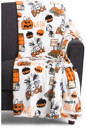 Halloween Throw Blanket, Snoopy Blanket, Fall Aesthetics, Boho Car Accessories, Halloween Plush, Peanuts Halloween, Fall Blanket, Holiday Blankets, Halloween Baskets