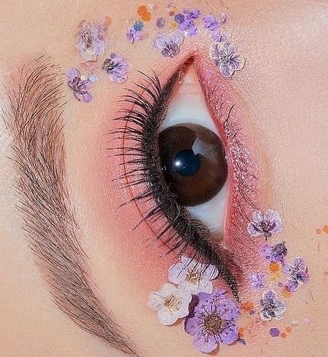 Cottagecore inspired makeups Folklore Eye Makeup, Floral Wedding Makeup, Wedding Fairy Makeup, Enchanted Eye Makeup, Enchanted Forest Prom Makeup, Flower Fairy Makeup Ideas, Enchanted Forest Theme Makeup, Cottagecore Wedding Makeup, Enchanted Forest Makeup Ideas Prom