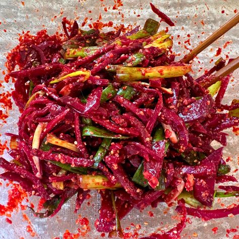 Raw Pickled Beets, Carrot Kimchi Recipe, Beet Root Recipe, Fermented Beets, Fresh Kimchi, Nut Dessert, Fermented Kimchi, Korean Kitchen, Carrot Cookies