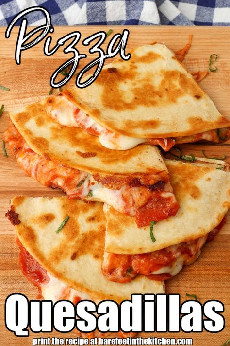 Pepperoni Pizza Quesadillas, Pizza Quesadillas, Pizza Craving, Pizza Quesadilla, Pizza Wraps, Recipes Pizza, Hot Cheese, Tortilla Pizza, Cheese Quesadilla