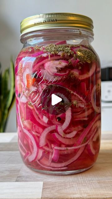 Pickles Homemade, Mexican Food Recipes Easy, Pickled Onions, Onions, Mexican Food Recipes, Pickles, Sandwiches, Tacos, Condiments