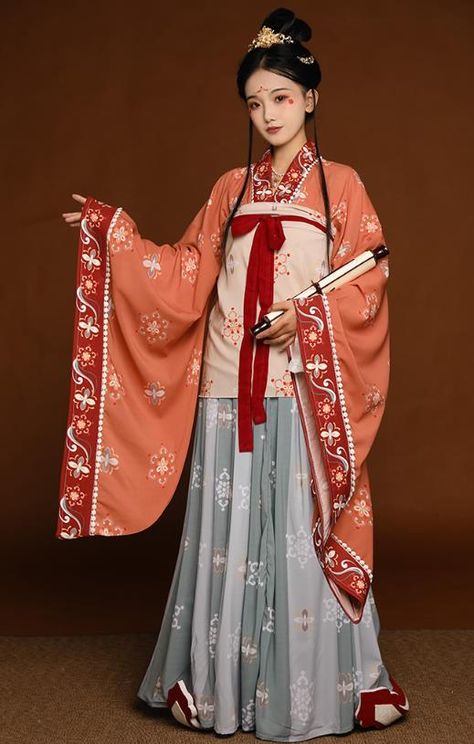 China Traditional Southern and Northern Dynasties Court Lady Historical Clothing Ancient Royal Princess Hanfu Dress Garment China Traditional Clothes, China Traditional Dress, Princess Hanfu, Historical Chinese Clothing, Chinese Historical Fashion, Royalty Clothing, 1820 Fashion, Traditional Asian Clothing, China Traditional