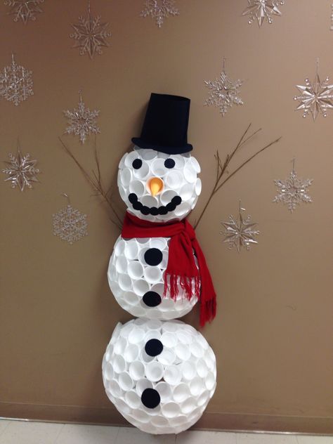 Styrofoam cup snowman Cup Snowman, Christmas Doors, Styrofoam Cups, Door Decorations Classroom, Foam Cups, Christmas Classroom, Memory Scrapbook, Classroom Door, Door Decoration