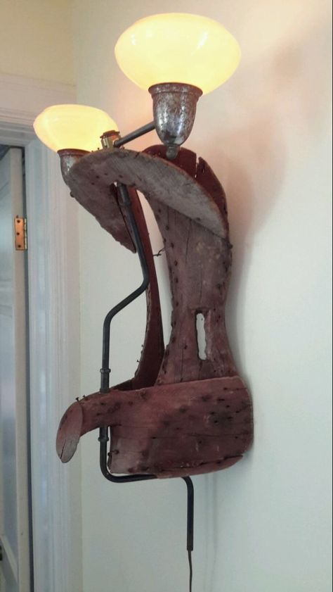 Saddle tree lamp Saddle Tree Decor, Saddle Display, Saddle Decor, Saddle Holder, Western Lamps, Dream Ranch, Rustic Family Room, Ranch House Decor, Pancho Villa