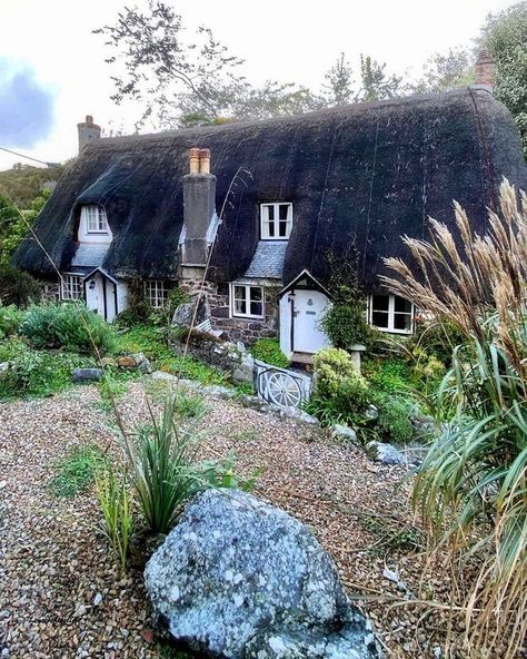 Coastal Village, Quaint Cottage, The Lizard, Cornwall England, Fishing Villages, 21st Century, Cornwall, Scotland, England