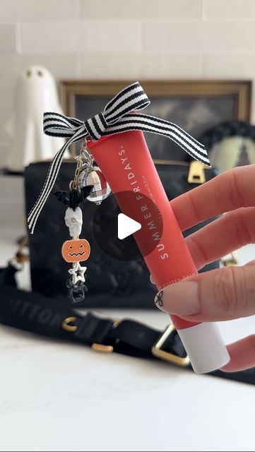 Stephanie Hanna on Instagram: "Lipgloss Charm Chain DIY Fall Edition 🎃 This is a fun activity to do with your girlfriends over coffee. It makes me so happy every time I pull it out of my purse.👜   🖤Save & Share with a friend you would like to make these with.  . . . . #diycraft #diycrafts #makeitwithmichaels #craftideas #diylipgloss #diykeychain #summerfridays #lipglossjunkie" Charm Crafts Diy Projects, How To Make Lipgloss Keychain, Chapstick Charms, Handmade Charm Bracelet For Halloween Gift, Lip Balm Charm Keychain, Lipgloss Charm Keychain, Charm Crafts, Purse Charms Diy, Diy Lip Gloss