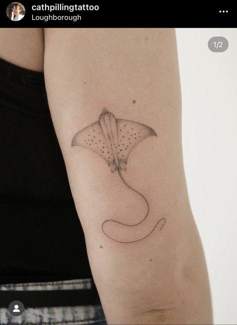 Stingray Rib Tattoo, Stingray Tattoo Men, Mantra Ray Tattoo, Mantaray Tattoo Simple, Small Stingray Tattoo, Stingray Tattoo Design, Mantra Ray, Sting Ray Tattoo, Manta Tattoo