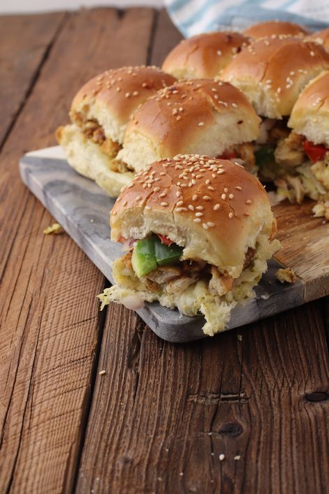 Tandoori Chicken Sliders is a Pakistani twist to the sliders recipe, which makes for an ideal choice for Iftar menu in Ramadan. Iftar Recipes Pakistani, Iftar Recipes, Tamarind Chutney, Chicken Sliders, Green Chutney, Slider Buns, Pakistani Food, Slider Recipes, Appetizer Salads