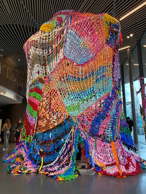 Yarn Art Installation, Fiber Installation Art, Net Installation Art, Fabric Installation Art Textiles, Textile Installation Art, Quilt Sculpture, Knitted Installation, Interwoven Art, Woven Sculpture